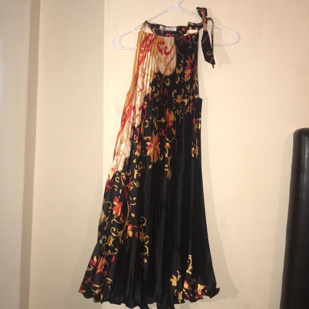 Women’s Medium pleated silky dress